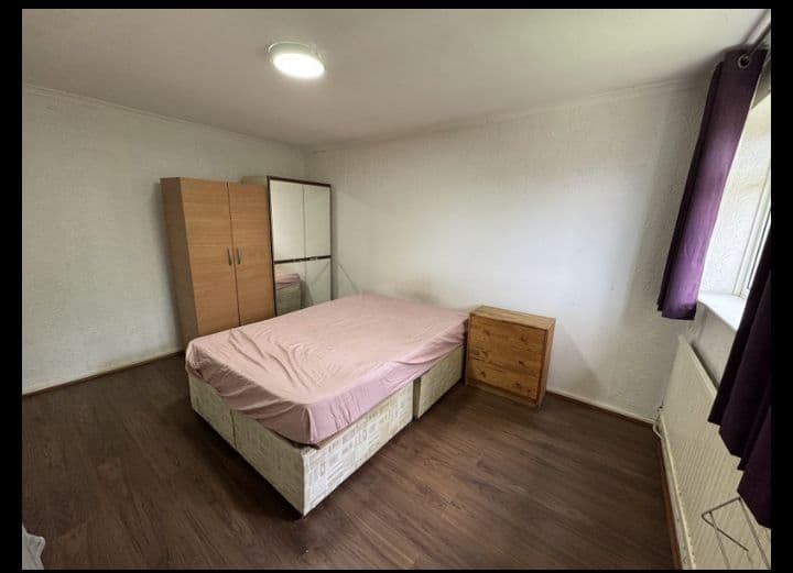 A furnished room in a shared house in Harrow, Harrow