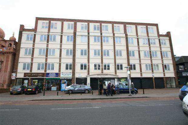 A furnished 1 bedroom flat in Seven Kings, Ilford