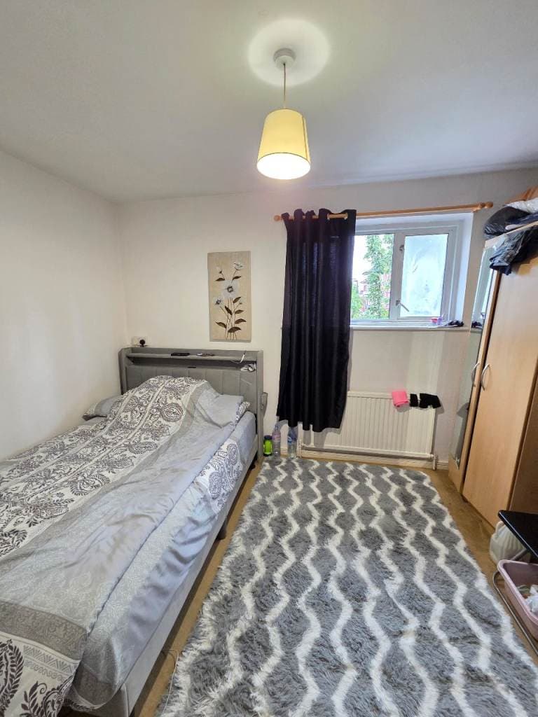 A furnished room in a shared house in Stratford, Stratford
